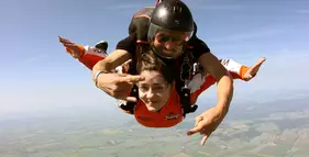 Tandemový seskok padákem Hořovice foto